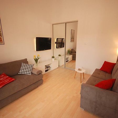 Nowy Apartament Wilcza Varsovia Exterior foto